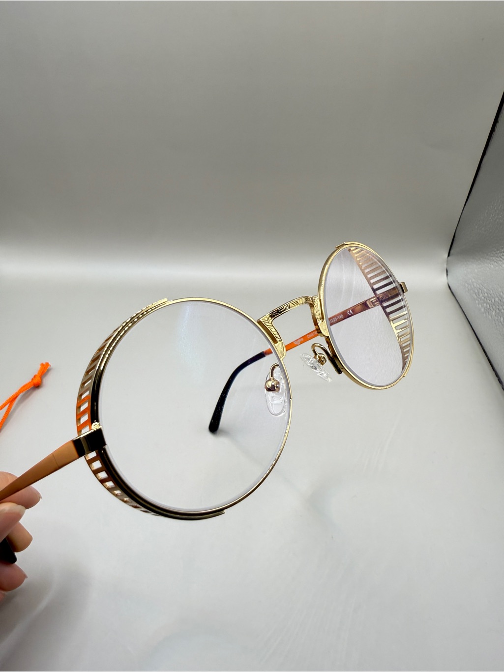 Vooglam Round Gold Metal Frame Glasses, Unknown Prescription — image 4 of 7